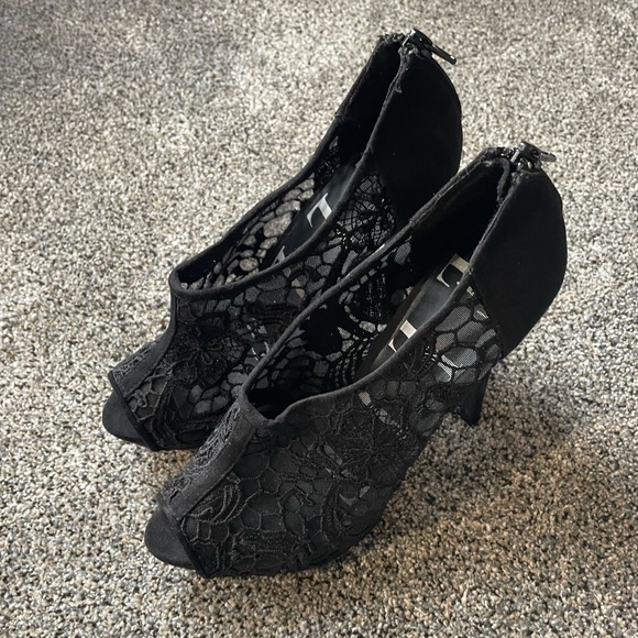 Elle Lace Platform Pumps - Picture 4 of 9